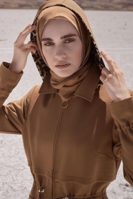 ترانشكوت بقبعة نمرية